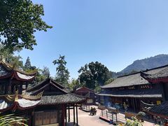 -峨眉山报国寺