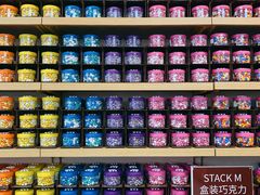 -m豆巧克力世界(上海世茂广场店)