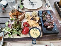 -Mark&Mars Restaurant