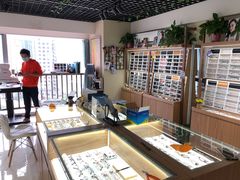 -视野联行眼镜·蔡司授权店(长白万象汇店)