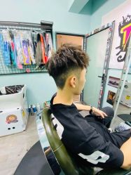 -15C7 男士理发馆 烫染专业店