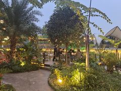 -茅草房·河畔园林火锅