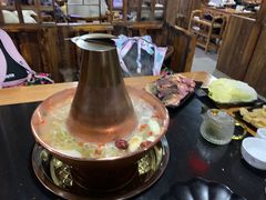 -果松木炭酸菜铜火锅·外婆参鸡汤