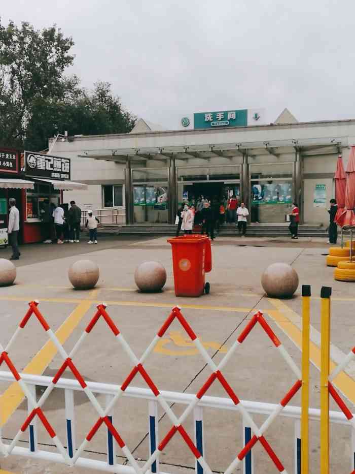 滦县服务区充电站-"自驾旅游服务区之:滦县充电站开的电动车.