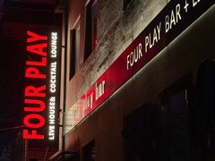 -FOUR PLAY BAR