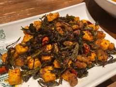 普洱茶炒爆浆豆腐-云海肴·汽锅鸡·云南菜(美罗城店)