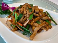 菌菇炒猪颈肉-廊亦舫Lang Yi Fang Restaurant(金桥店)
