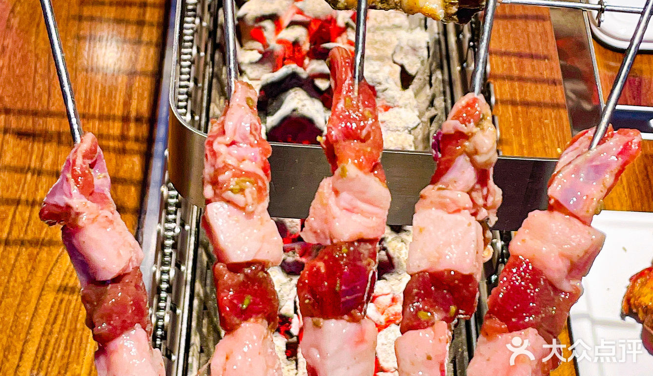 魔都超赞夜宵三个蒙古大叔烤羊肉串