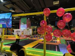 -蹦蹦跳跳(新奥购物中心店)