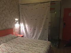 -布丁严选酒店(杭州武林西湖文化广场地铁站店)