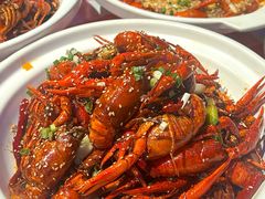 -肥小宝·金牌油焖大虾(襄阳龙虾地标店)