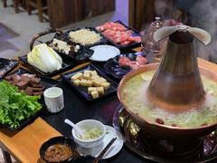 -果松木炭酸菜铜火锅·外婆参鸡汤