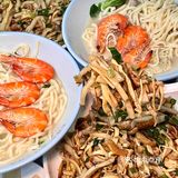 🍜海鲜面能多新鲜？活着到吃完不超十分钟…

