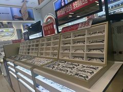 -美式眼镜·授权蔡司.依视路.尼康.豪雅.明月(南翔印象城店)