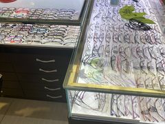 -黄益静眼镜行
