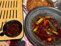 -肥肥虾庄·金牌油焖大虾(汉街SKP店)