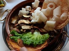 -菌海森林·非遗野生菌火锅(西山区滇池路摩根道店)