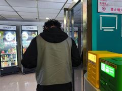 -荒岛实景沉浸密室(江汉路1店)