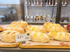 -顶东面包花园·生日蛋糕(世博店)