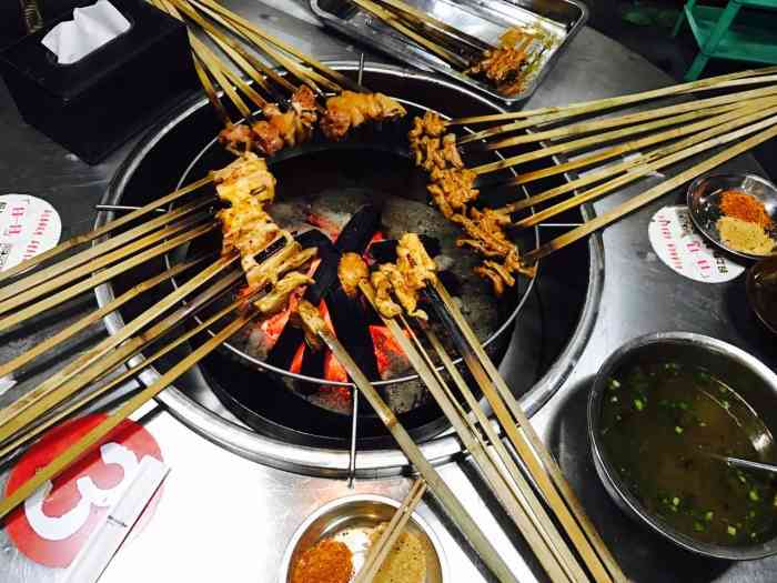 唐记火盆大签烧烤-"就在石马河转盘的新世纪那里,招牌非常明显.