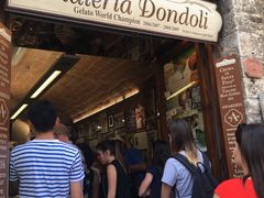 -Gelateria Dondoli