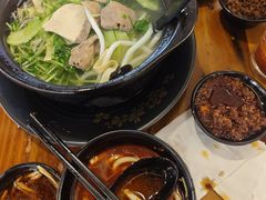 -丽虹云南过桥米线(兴工街店)