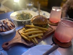 -三勾JJJ Burger&Coffee(梅溪湖店)