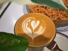 flat&nbsp;white-潮一不贰·法式甜品·生日蛋糕·西式简餐(外滩店)