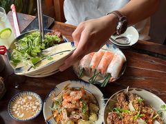 -Cuc Gach Quan Restaurant