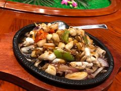 铁板三鲜-小船渔村•大连菜•大连焖鱼(黄河路店)