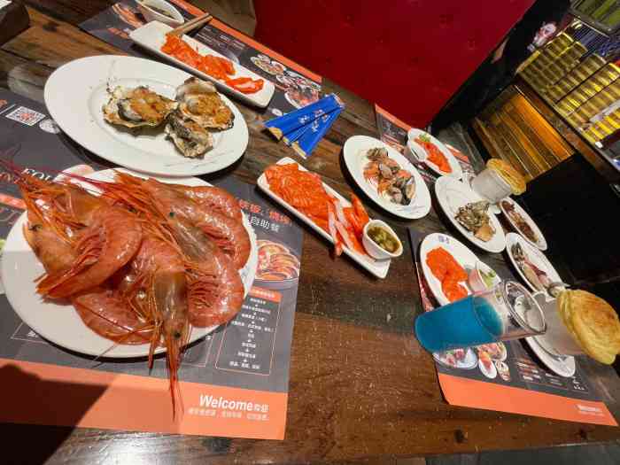 四海一家-"自助餐非常好食,尤其是海鲜类,胖的吃得多.