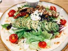 照烧鸡肉配牛油果拉法沙拉-HELLO 27 意面·沙拉·帕尼尼