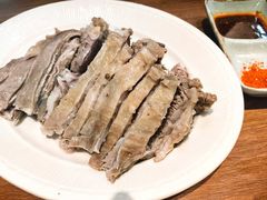 手抓羊腿肉一斤-贯贯吉·清真餐厅(浙江中路店)