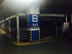 -繁花中心-停车场