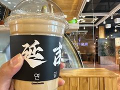 山茶花拿铁-劳顶笨咖啡(丽水宜家店)