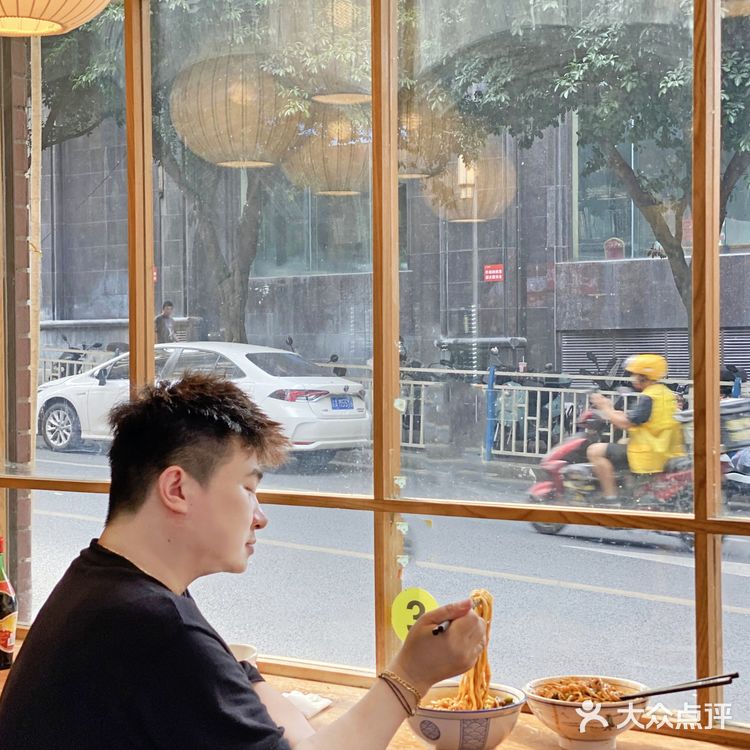 一碗眼镜小面|故乡烟火滋味