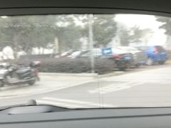 -丽丰购物中心·停车场