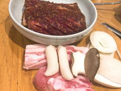 烤韩牛&nbsp;烤五花肉-黄金牧场(明洞总店)