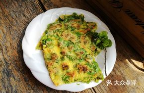 Elm Leaf Pancake with Free-range Eggs