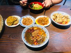 -爆炸头阿姨小四川正宗川味小吃(无任何分店)