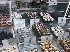 -VENCHI 闻绮(上海佛罗伦萨小镇店)