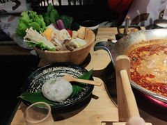 -湊湊火锅·茶憩(杭州湖滨银泰in77店)