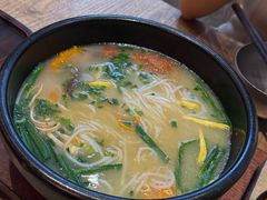 -银米·云南传统过桥米线(双廊黑金冠店)