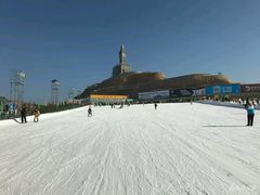 -采薇庄园四季滑雪场