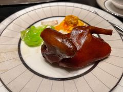 脆皮乳鸽-海派悦庭·海胆烧麦·新融合菜(凯德广场店)