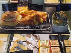 -星巴克(香港国际机场44号闸店)