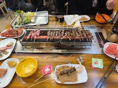 -哈尔滨小酒馆·鲜肉现穿自助烧烤(康新花园店)