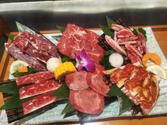 黑牛六拼-明洞阿姨·韩式酱蟹烤肉·创意料理(三元桥店)