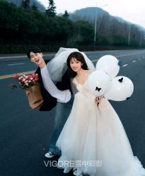 -雪中彩影婚纱摄影·微光艺术中心