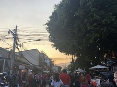-周日夜市